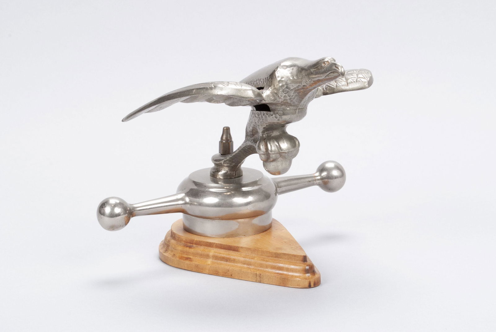 KISSEL WHITE EAGLE MASCOT HOOD ORNAMENT (1 of 7)