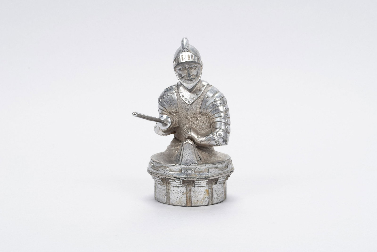 WILLYS-KNIGHT MASCOT HOOD ORNAMENT CAP (1 of 6)