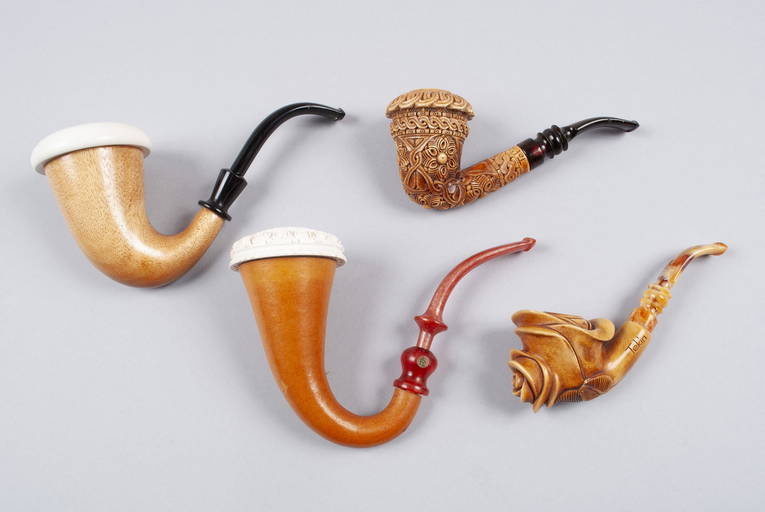 FOUR (4) MEERSCHAUM TOBACCO ESTATE PIPES (0059) on Apr 20, 2022