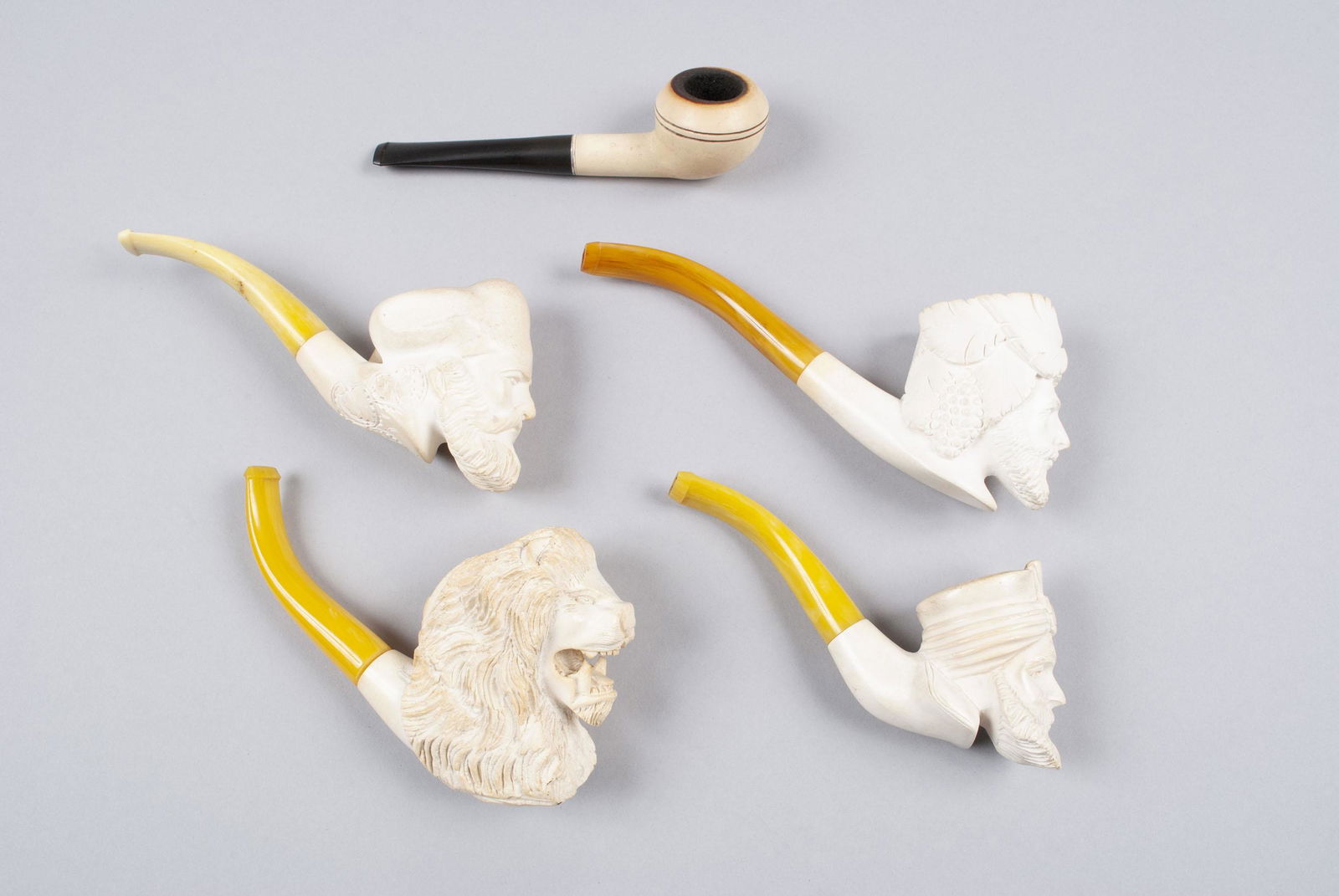 FIVE (5) MEERSCHAUM TOBACCO ESTATE PIPES Apr 20, 2022 Selkirk