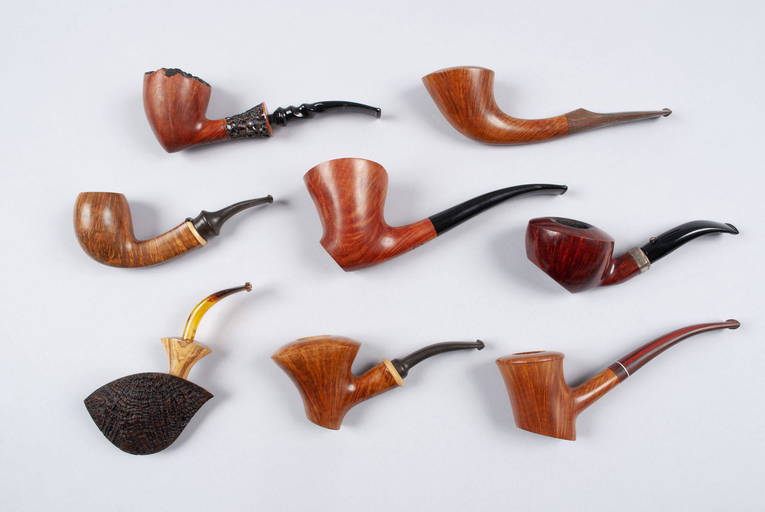 EIGHT (8) CONTEMPORARY BURL WOOD TOBACCO PIPES Apr 20, 2022 Selkirk