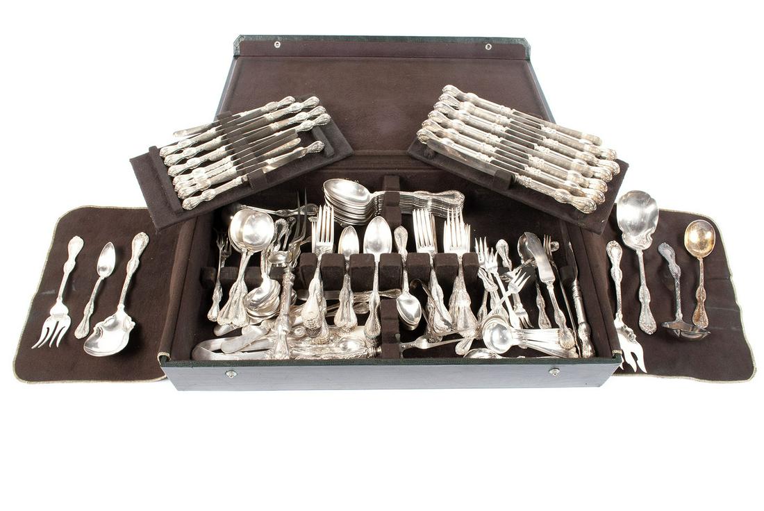 A. J. JORDAN OAK LEAF AND ACORN SILVER FLATWARE SERVICE: A. J. JORDAN OAK LEAF AND ACORN SILVER FLATWARE SERVICE English, early 20th century, plated silver. Large formal service for 12 with dinner knives, dinner forks, tablespoons, teaspoons, dessert knives
