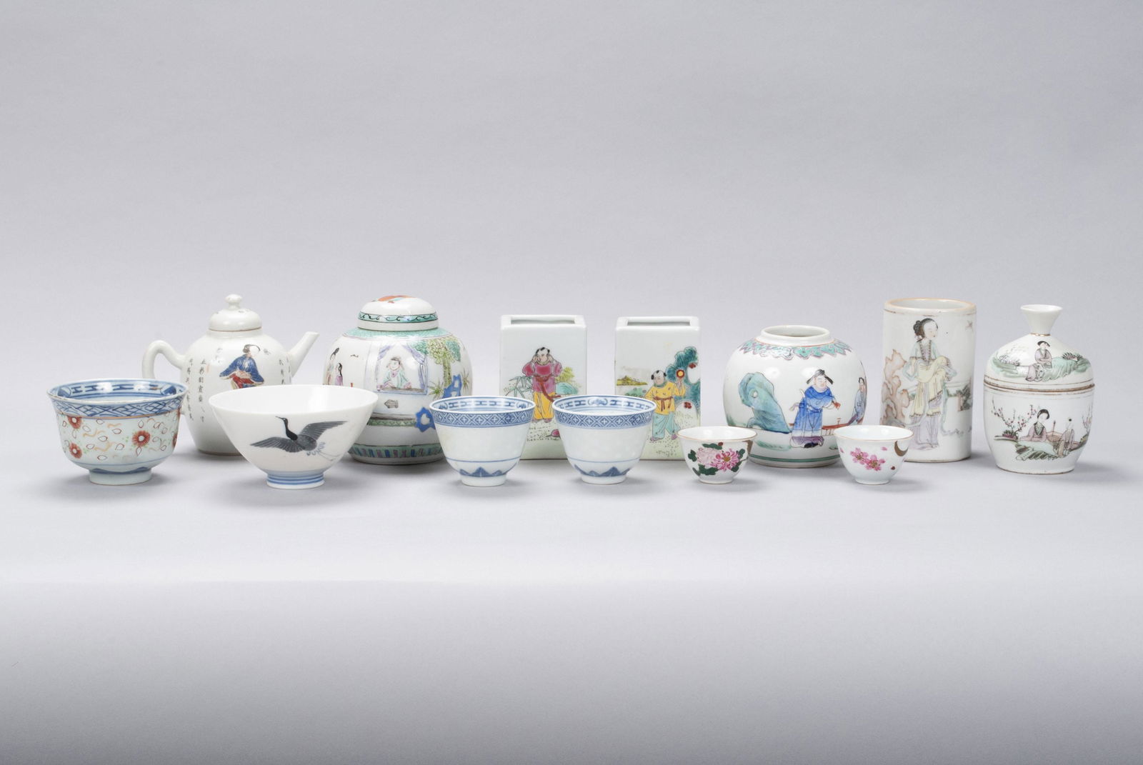 COLLECTION OF CHINESE PORCELAIN (1 of 8)