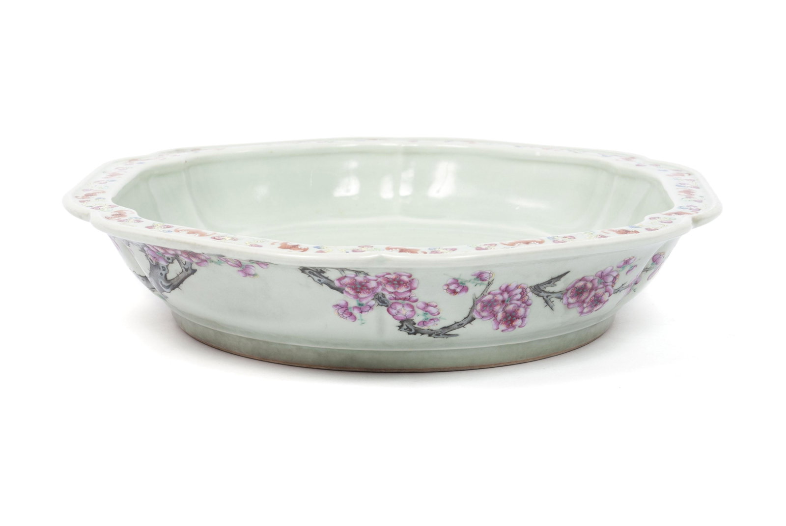 A FINE AND LARGE CHINESE TEAL GLAZE BULB BOWL: A FINE AND LARGE CHINESE TEAL GLAZE BULB BOWL China, early 20th century, porcelain. Wide lotus scalloped rim with alternating depictions of iron-colored bats and fungi forms, the exterior side walls p