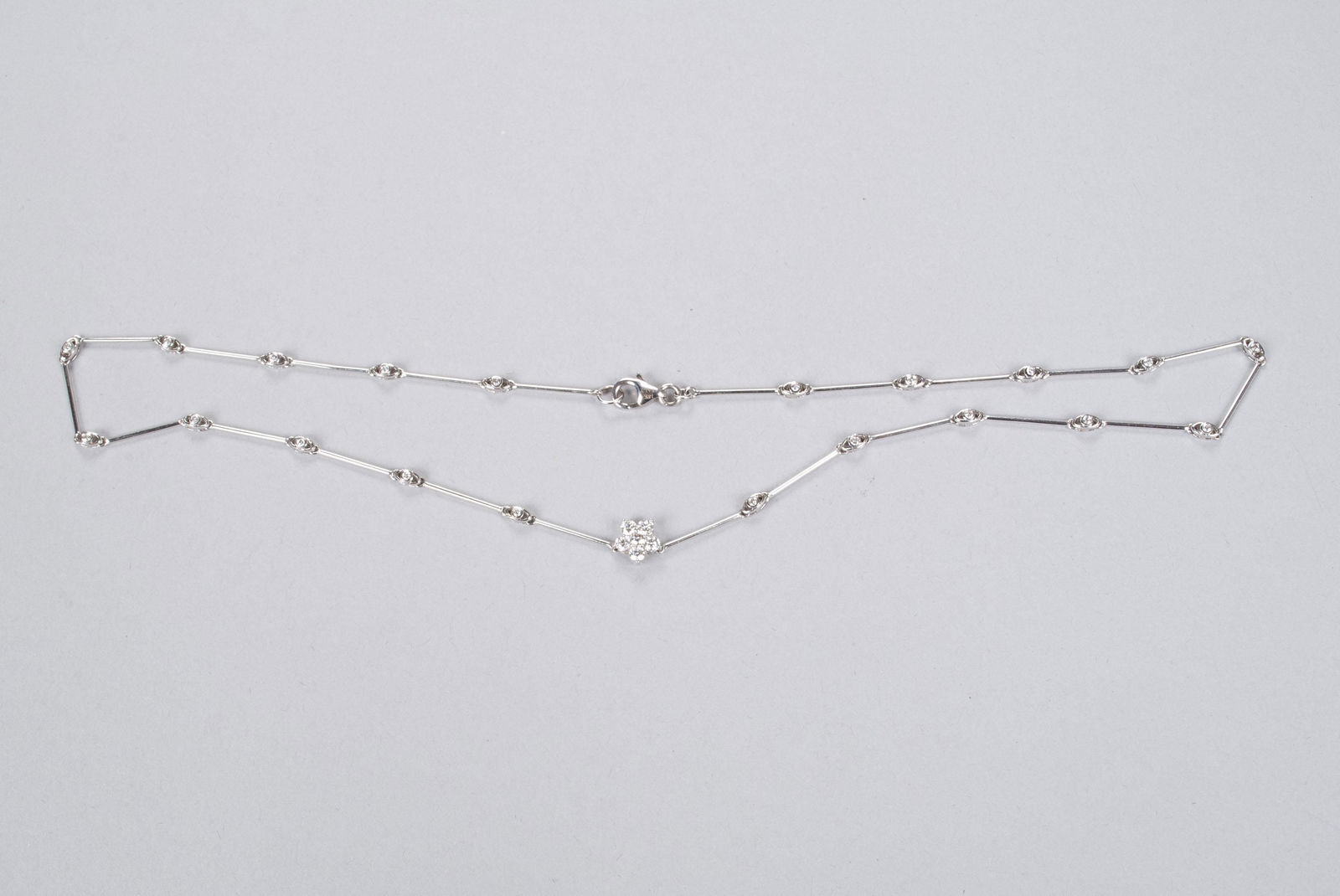 DIAMOND AND 18K WHITE GOLD NECKLACE (1 of 8)