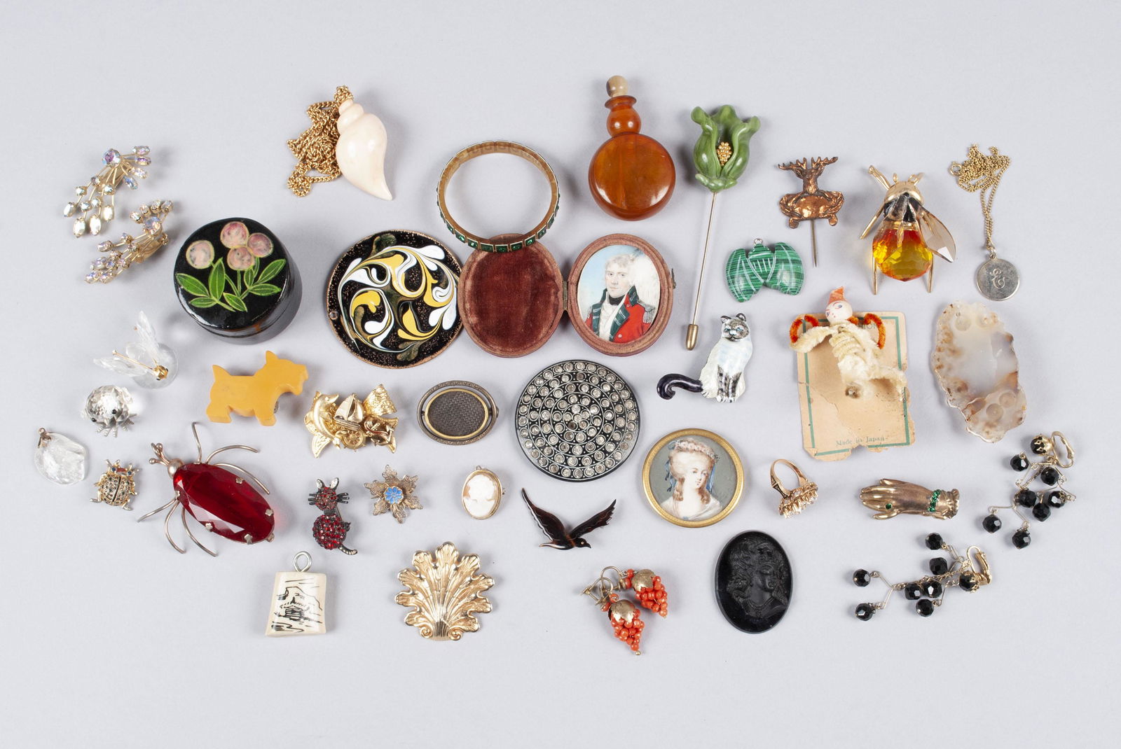 LARGE COLLECTION OF COSTUME JEWELRY (1 of 5)