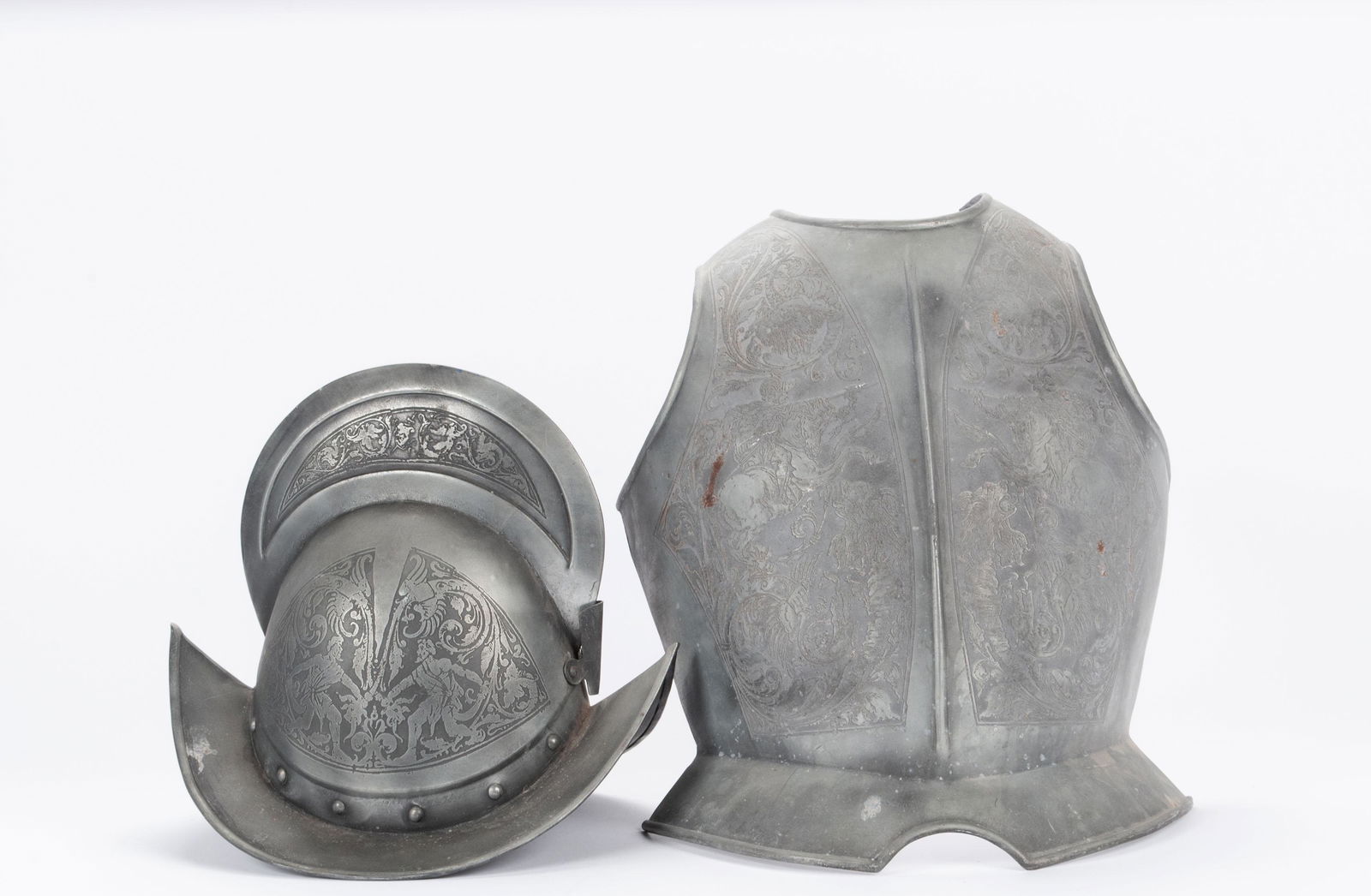 REPLICA HELMET AND BREASTPLATE (1 of 7)