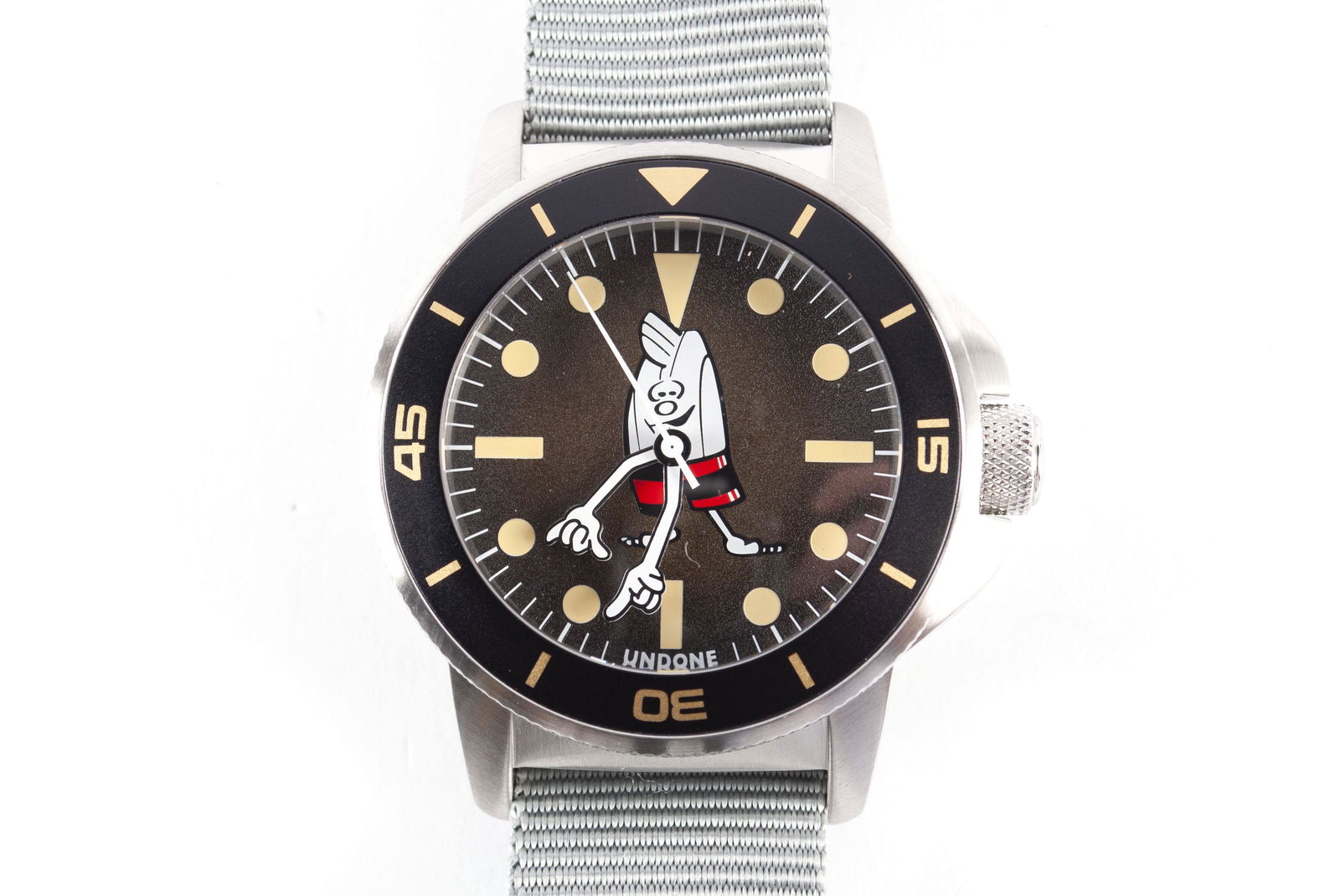 UNDONE BIRDWELL DIVE WATCH: UNDONE BIRDWELL DIVE WATCHBirdwell Beach Britches - limited edition of 211/400. Stainless steel case and back, with figural first and second hand dials. Silver fabric strap, still in original box with