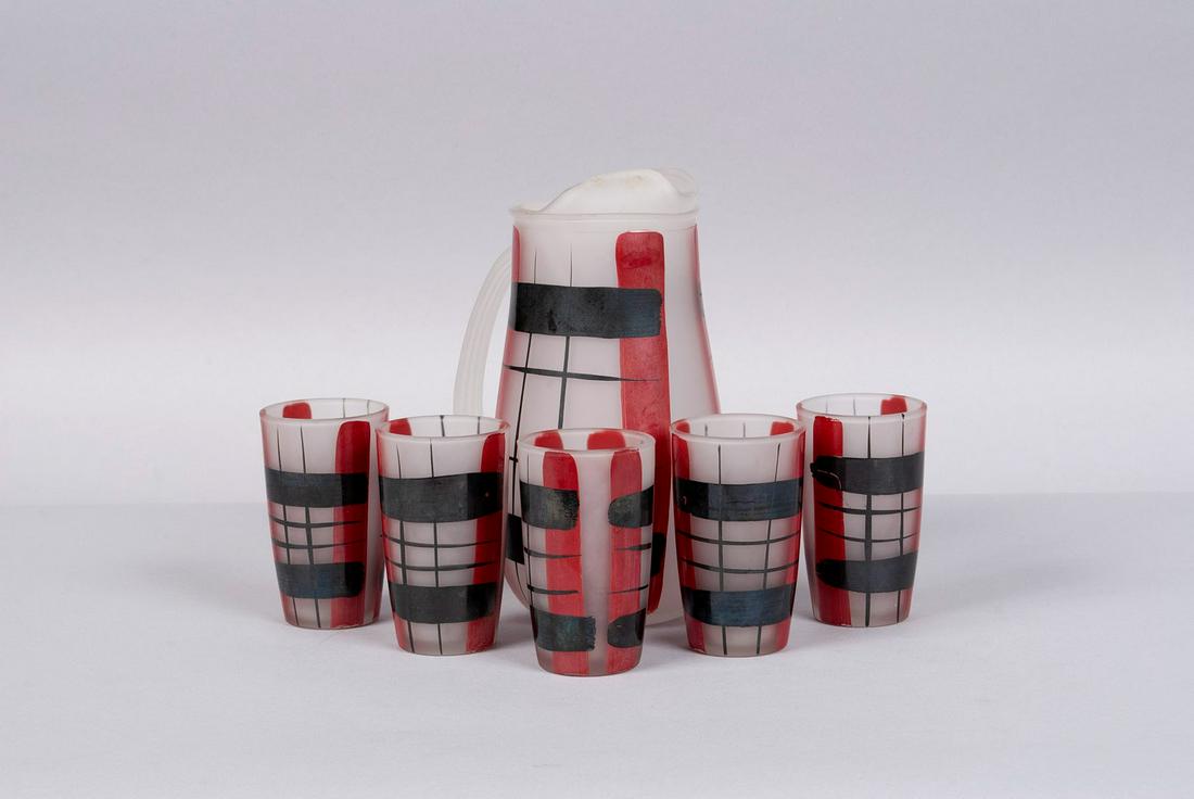 MID CENTURY MODERN JUICE GLASSES AND PITCHER (1 of 6)