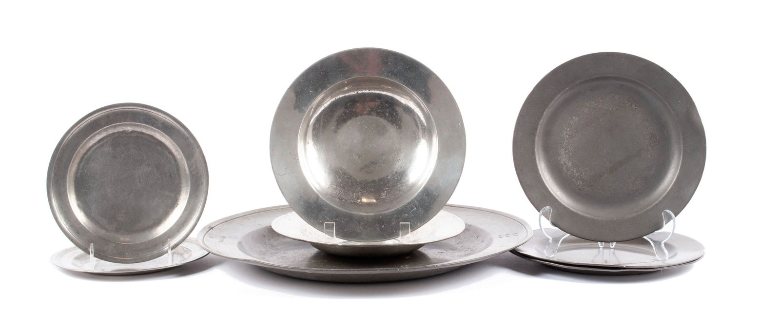 EIGHT ENGLISH 18TH CENTURY PEWTER PLATES AND BOWLS (1 of 7)