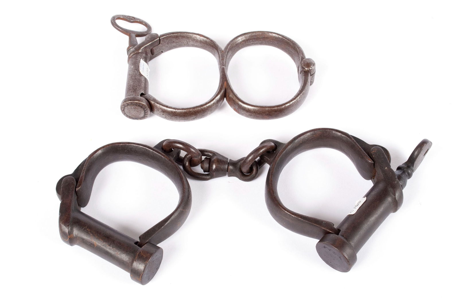 TWO PAIRS OF ENGLISH 19TH CENTURY IRON SHACKLES WITH KEYS (1 of 4)