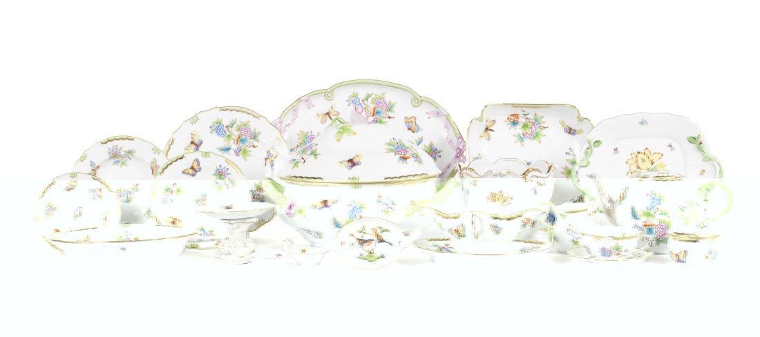 HEREND QUEEN VICTORIA PORCELAIN SERVICE (1 of 9)