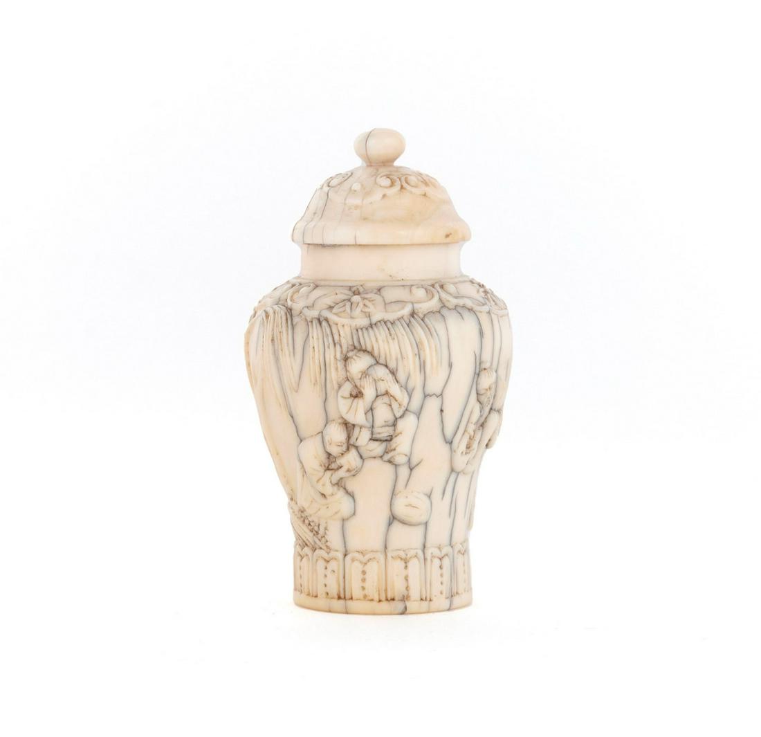 A MEIPING VASE FORM CARVED SNUFF BOTTLE (1 of 7)