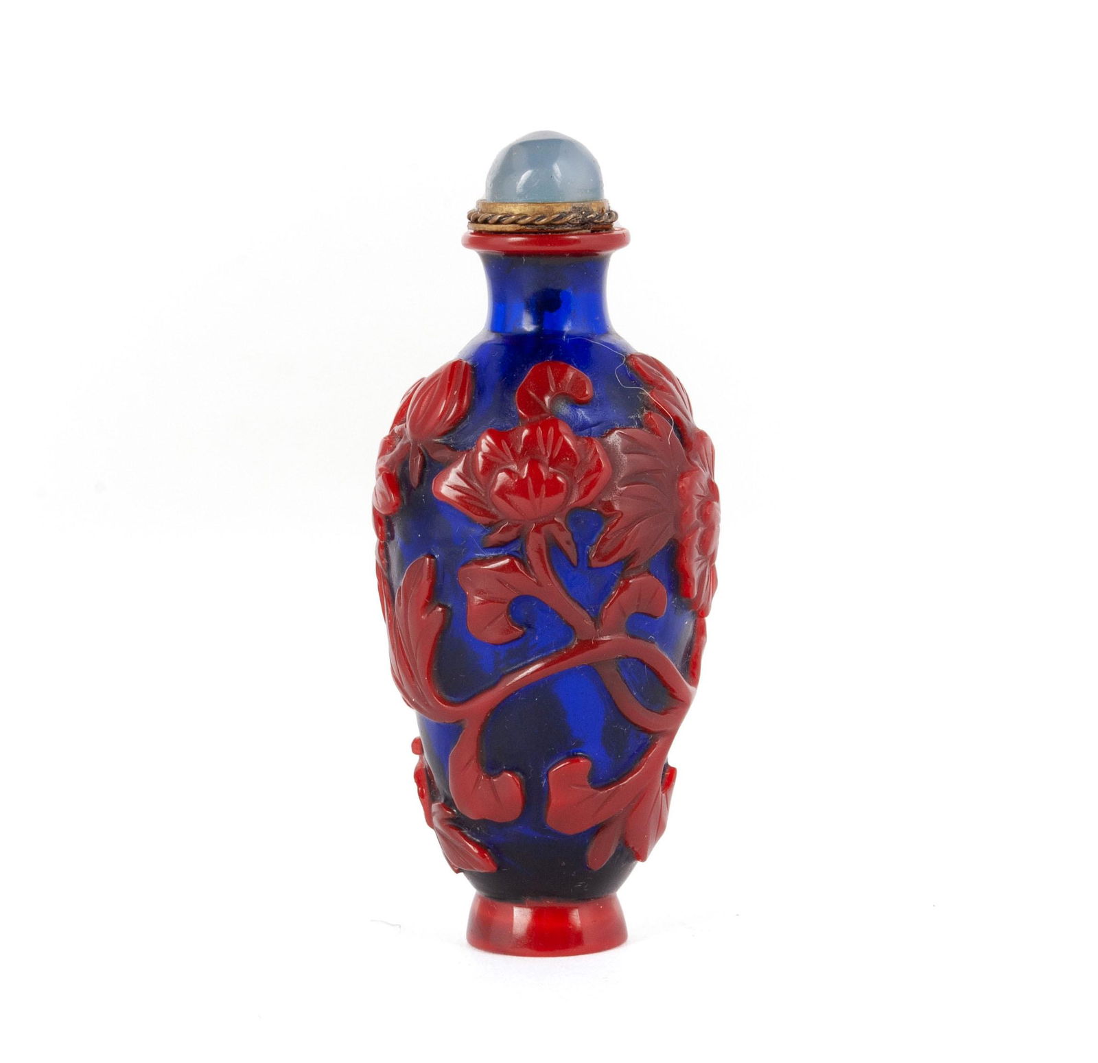 A CINNABAR RED OVERLAY SAPPHIRE GLASS SNUFF BOTTLE (1 of 7)