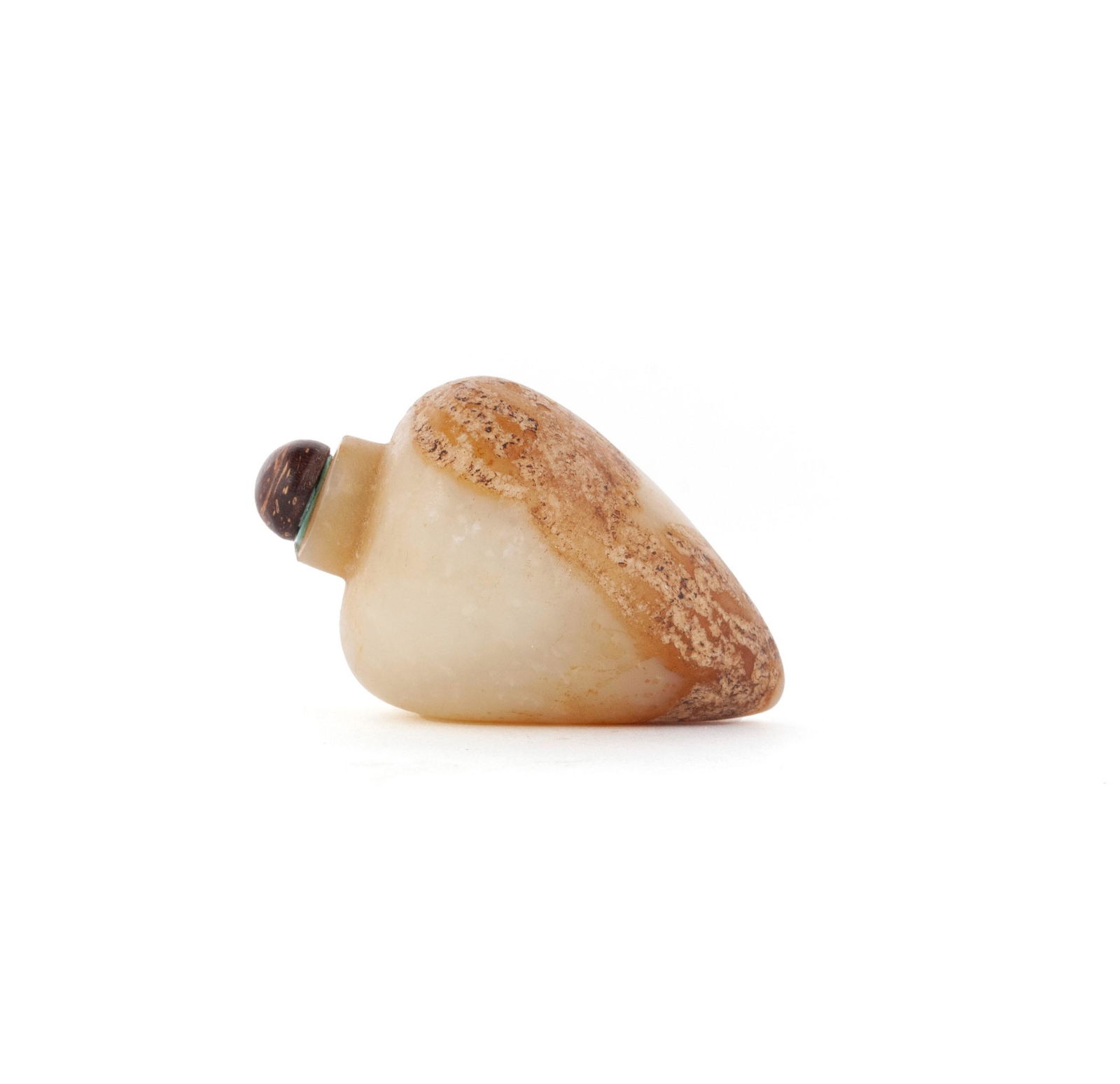 A PALE AND RUSSET JADE PEBBLE SNUFF BOTTLE (1 of 7)