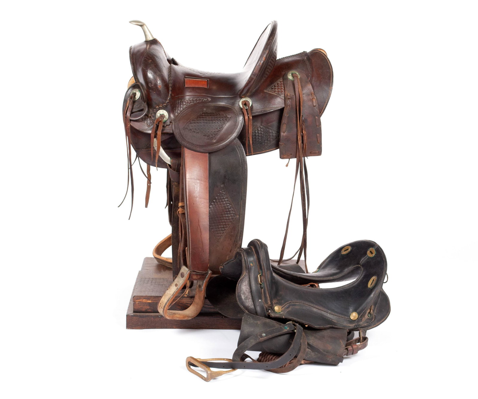LEATHER SADDLES WITH STAND (1 of 6)