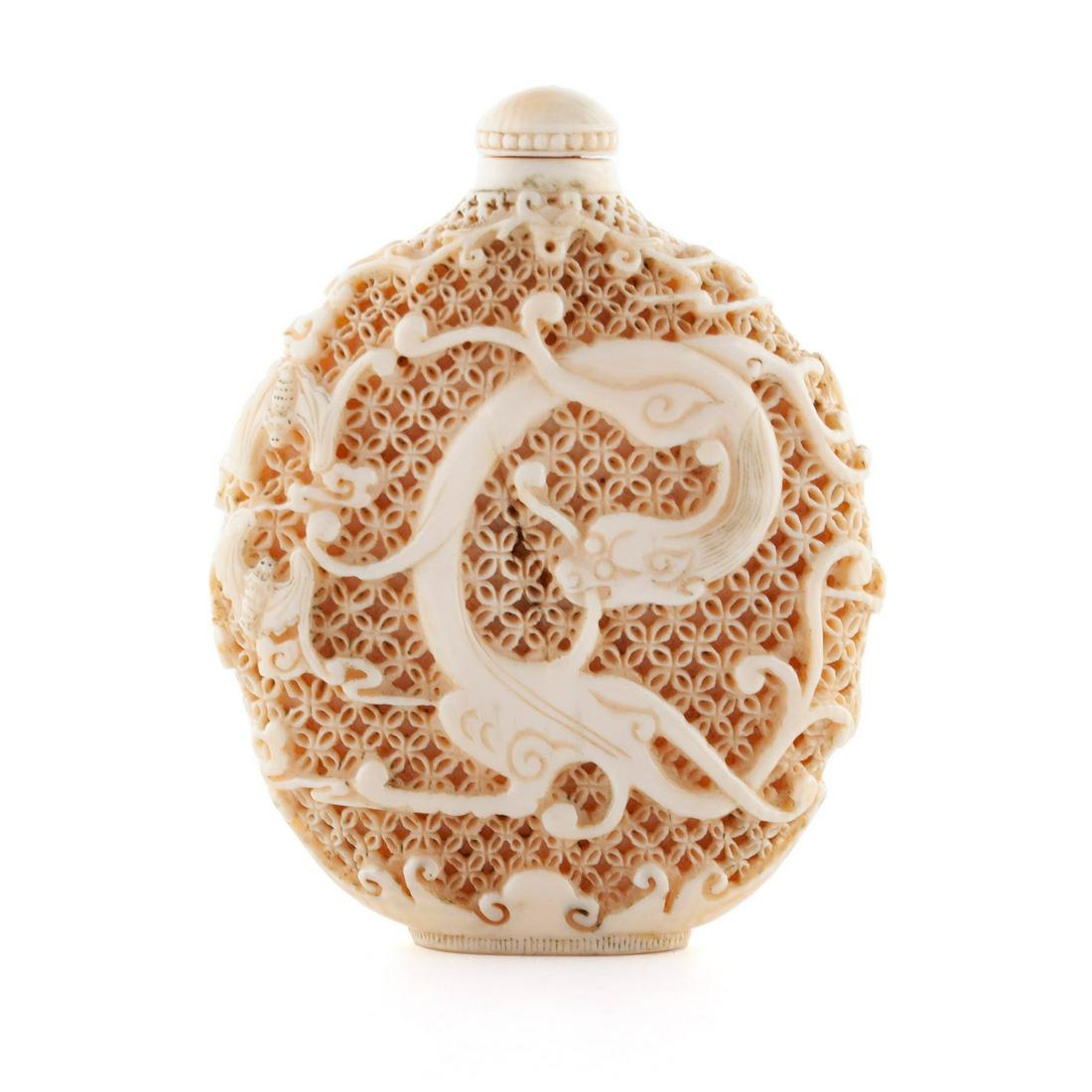 AN INCISED CHILONG SNUFF BOTTLE (1 of 7)