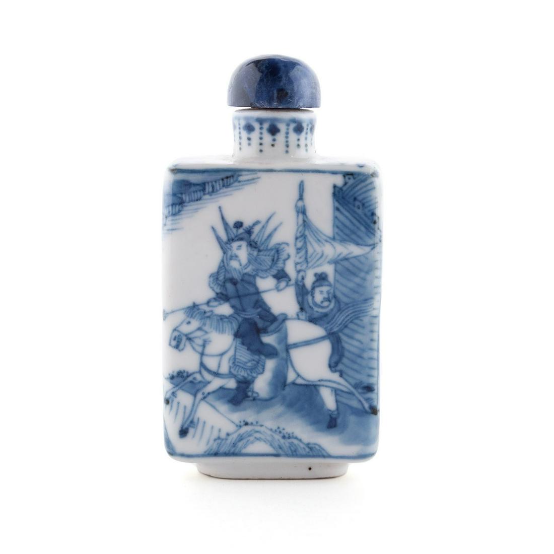 A BLUE AND WHITE PORCELAIN SNUFF BOTTLE (1 of 6)