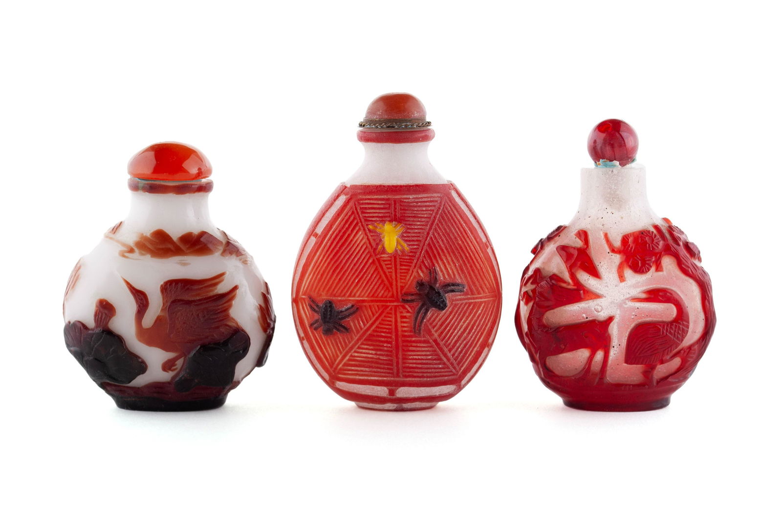 THREE OVERLAY GLASS SNUFF BOTTLES (1 of 6)