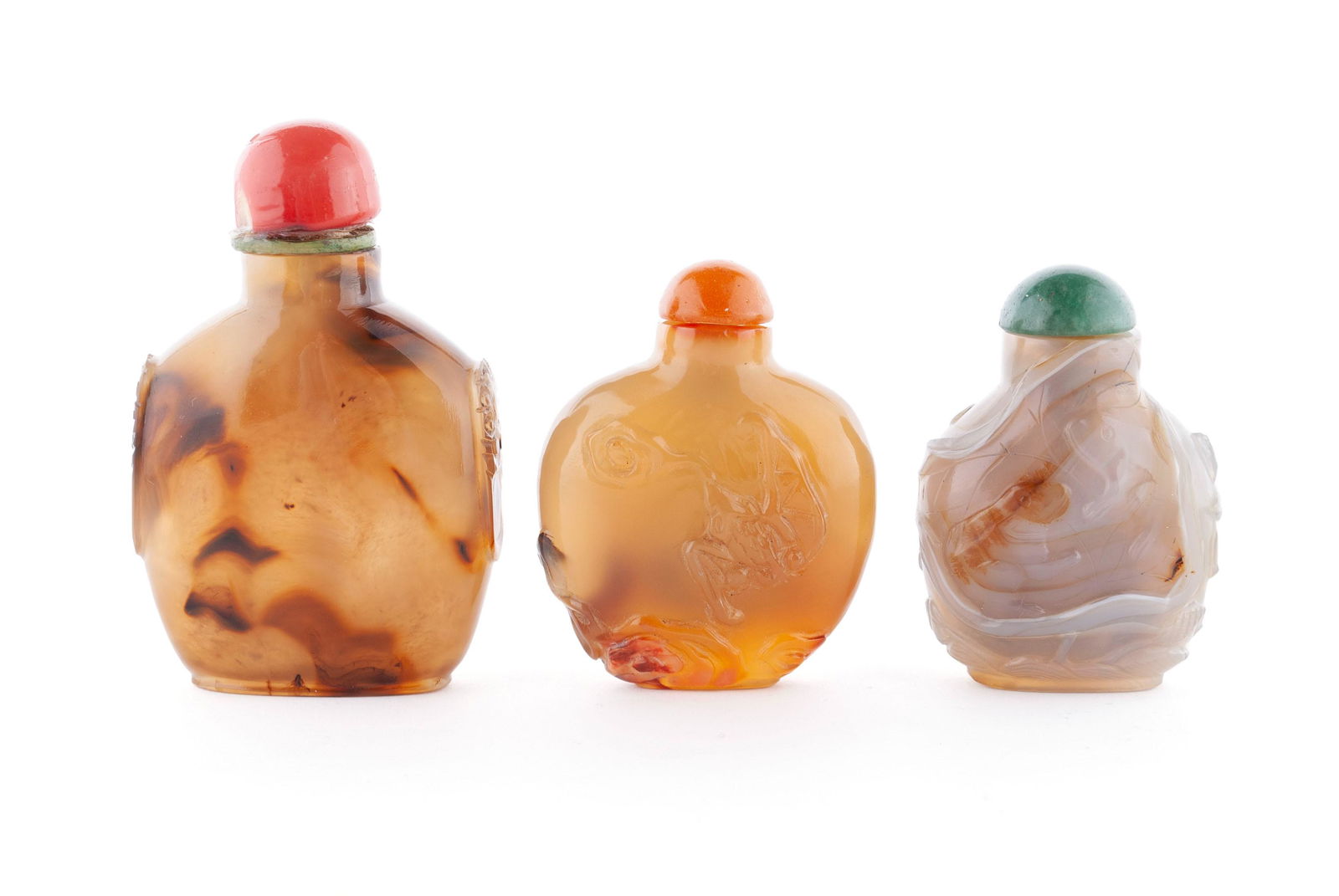 THREE AGATE AND GLASS SNUFF BOTTLES (1 of 7)