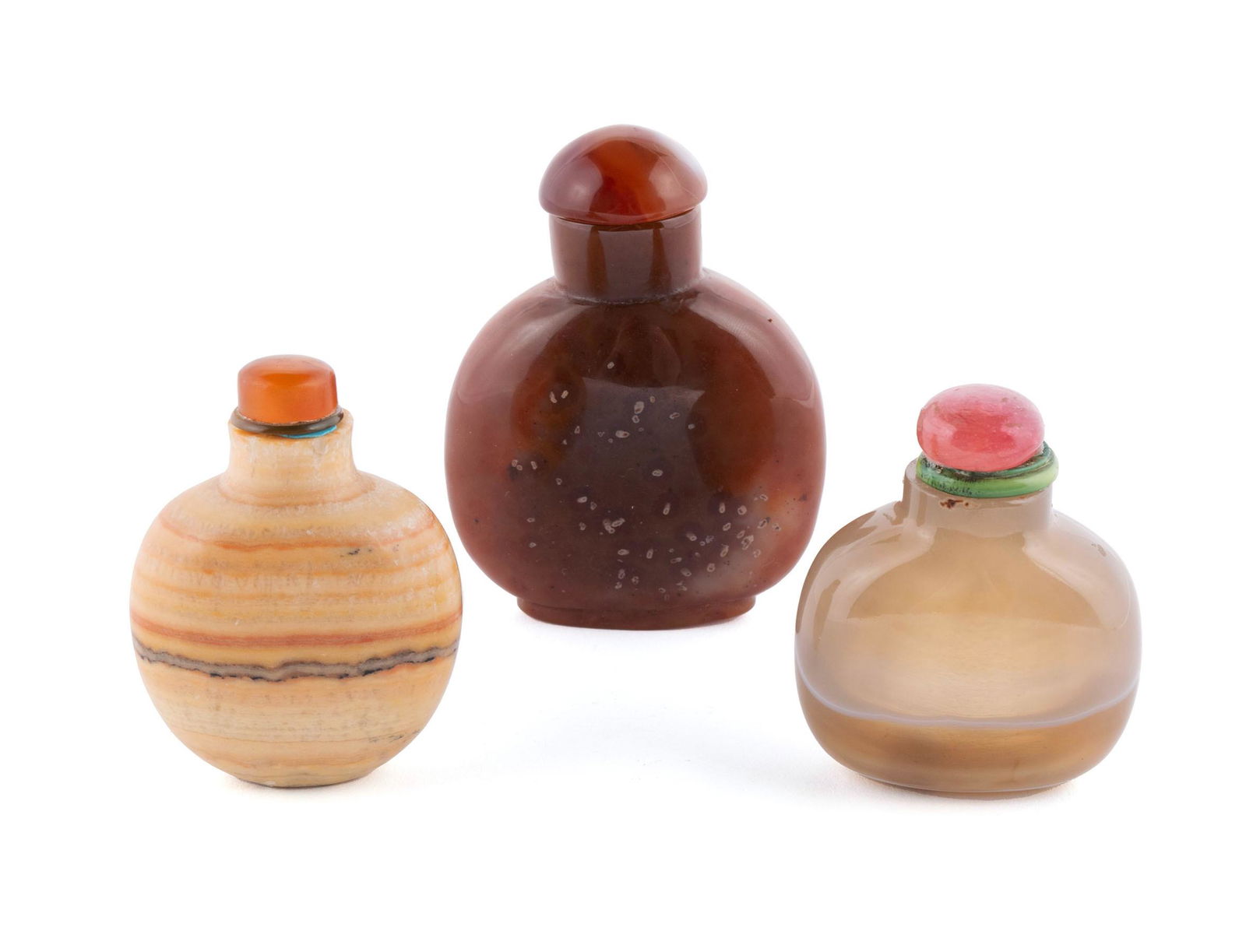 THREE AGATE SNUFF BOTTLES (1 of 6)