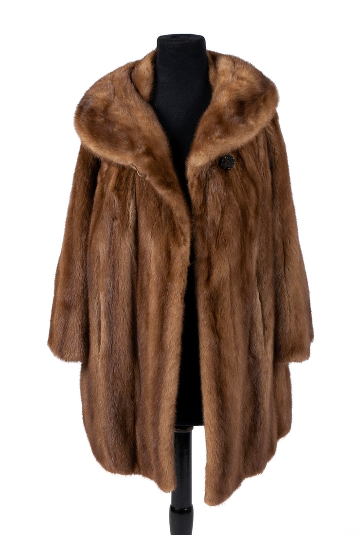 LIGHT BROWN MINK FUR COAT (1 of 11)