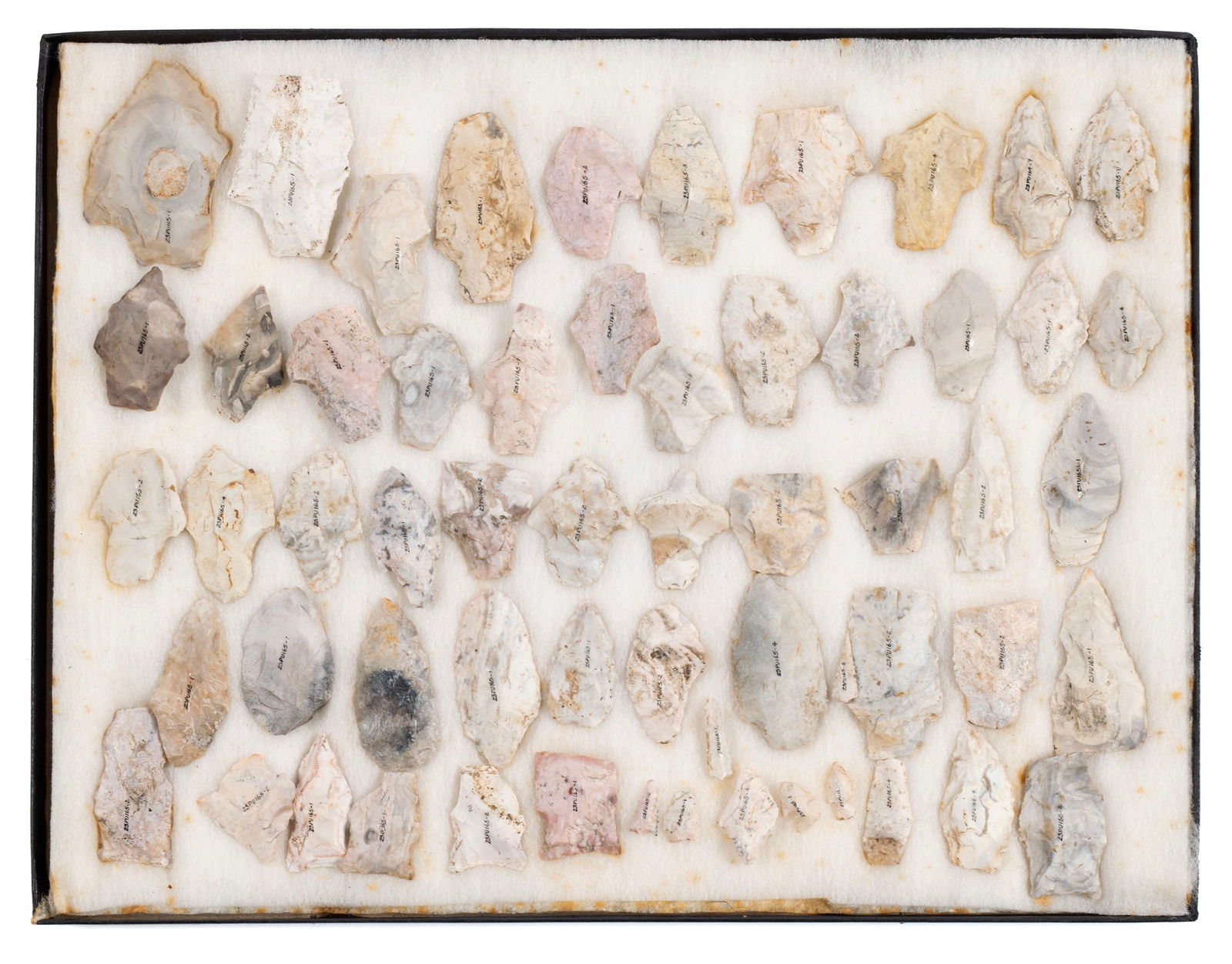 COLLECTION OF NATIVE AMERICAN POINTS AND OTHER ARTIFACTS (1 of 6)