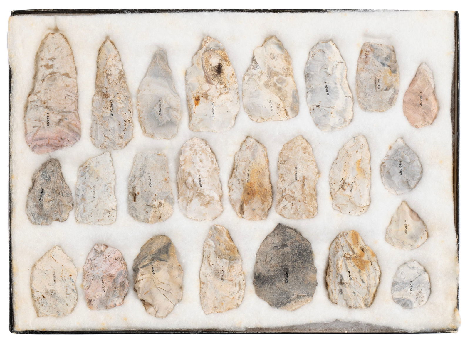 COLLECTION OF NATIVE AMERICAN POINTS AND OTHER ARTIFACTS (1 of 6)