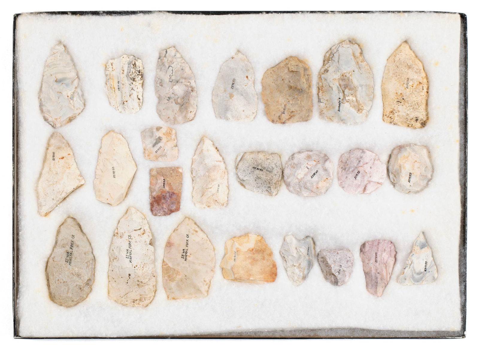 COLLECTION OF NATIVE AMERICAN POINTS AND OTHER ARTIFACTS (1 of 6)