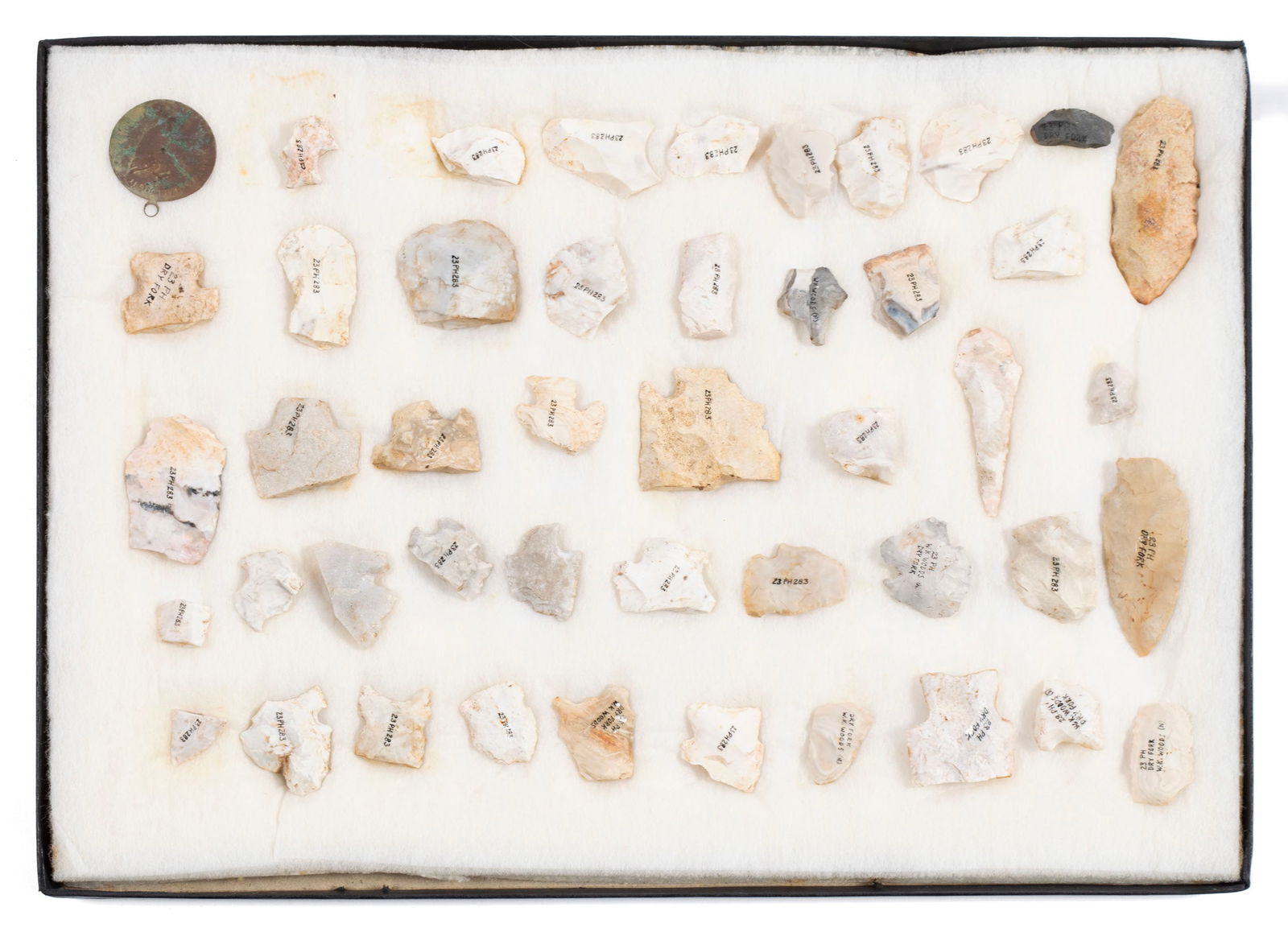 COLLECTION OF NATIVE AMERICAN POINTS AND OTHER ARTIFACTS (1 of 6)