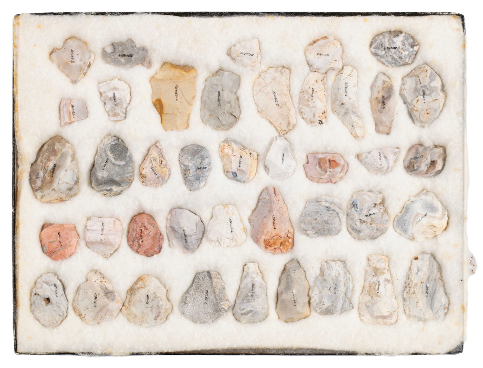 COLLECTION OF NATIVE AMERICAN POINTS AND OTHER ARTIFACTS (1 of 6)