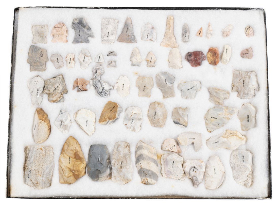 COLLECTION OF NATIVE AMERICAN POINTS AND OTHER ARTIFACTS (1 of 6)