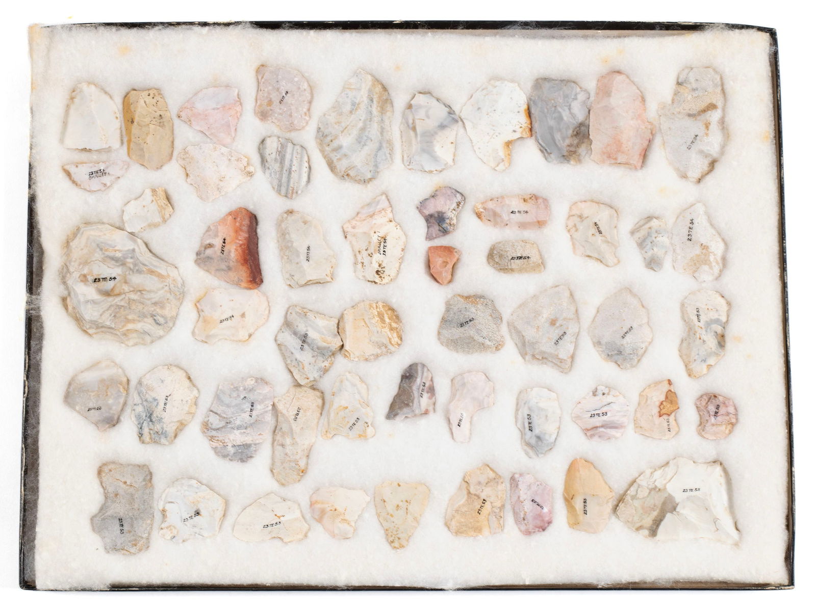 COLLECTION OF NATIVE AMERICAN POINTS AND OTHER ARTIFACTS (1 of 6)