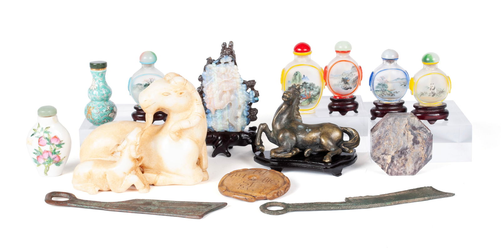 COLLECTION OF THIRTEEN CHINESE DECORATIVE ARTS (1 of 10)