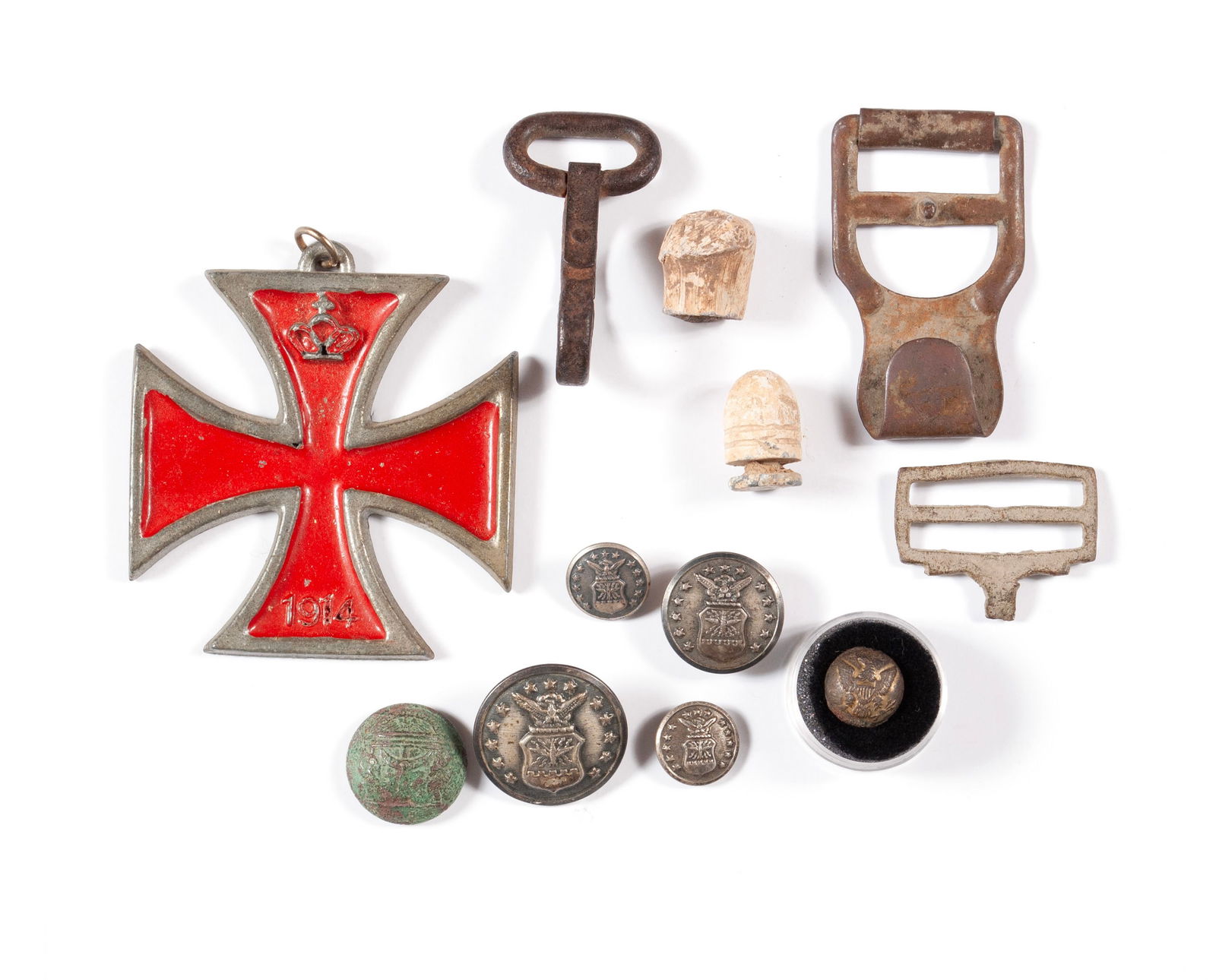 GROUPING OF MILITARY ITEMS (1 of 6)