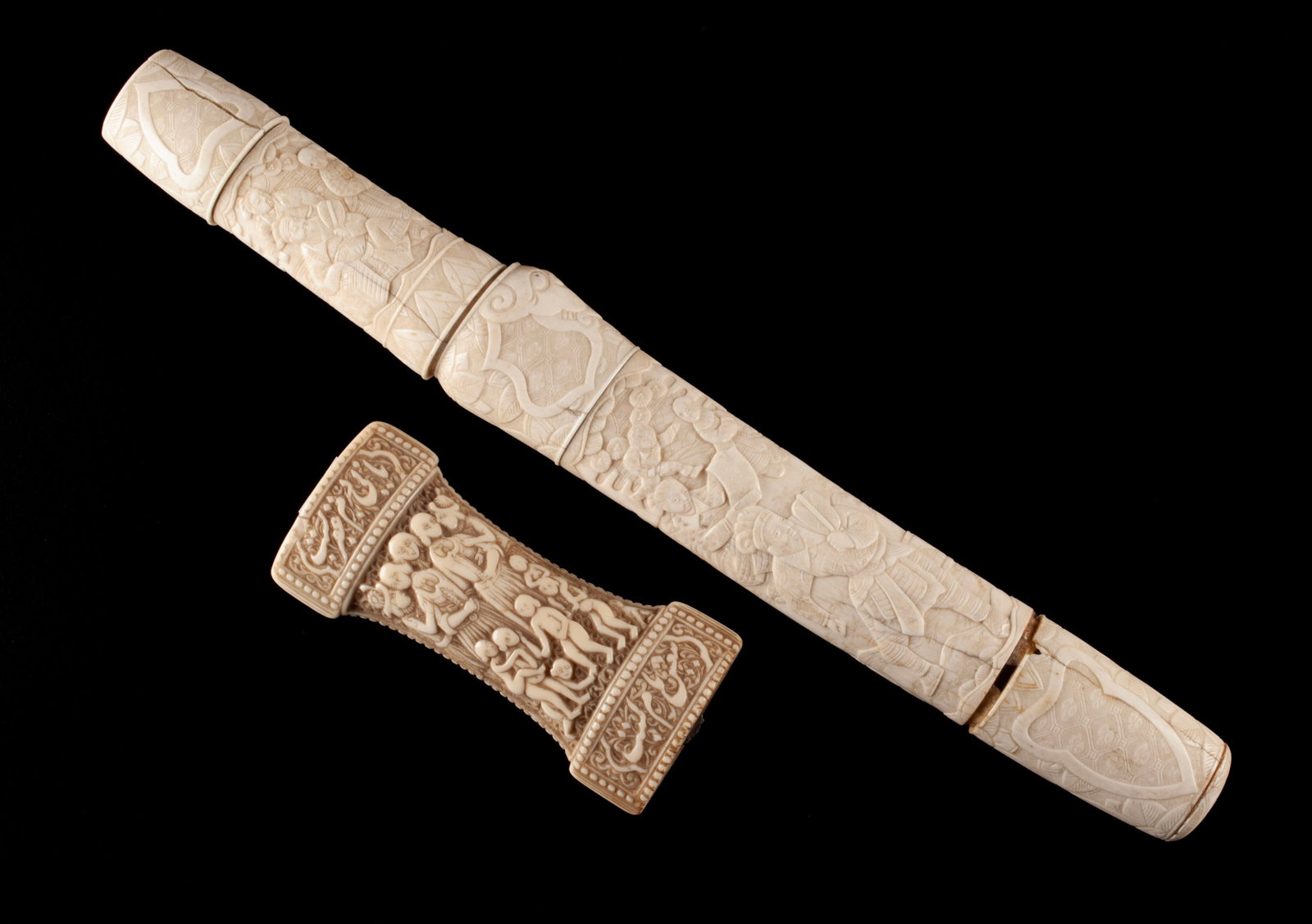 JAPANESE TANTO TOGETHER WITH KHANJAR GRIP: JAPANESE TANTO TOGETHER WITH KHANJAR GRIP Asia and Middle East, late 19th/early 20th century. Japanese tanto Knife in carved bone hilt and scabbard together with a Persian Khanjar (Jambiya) carved bon