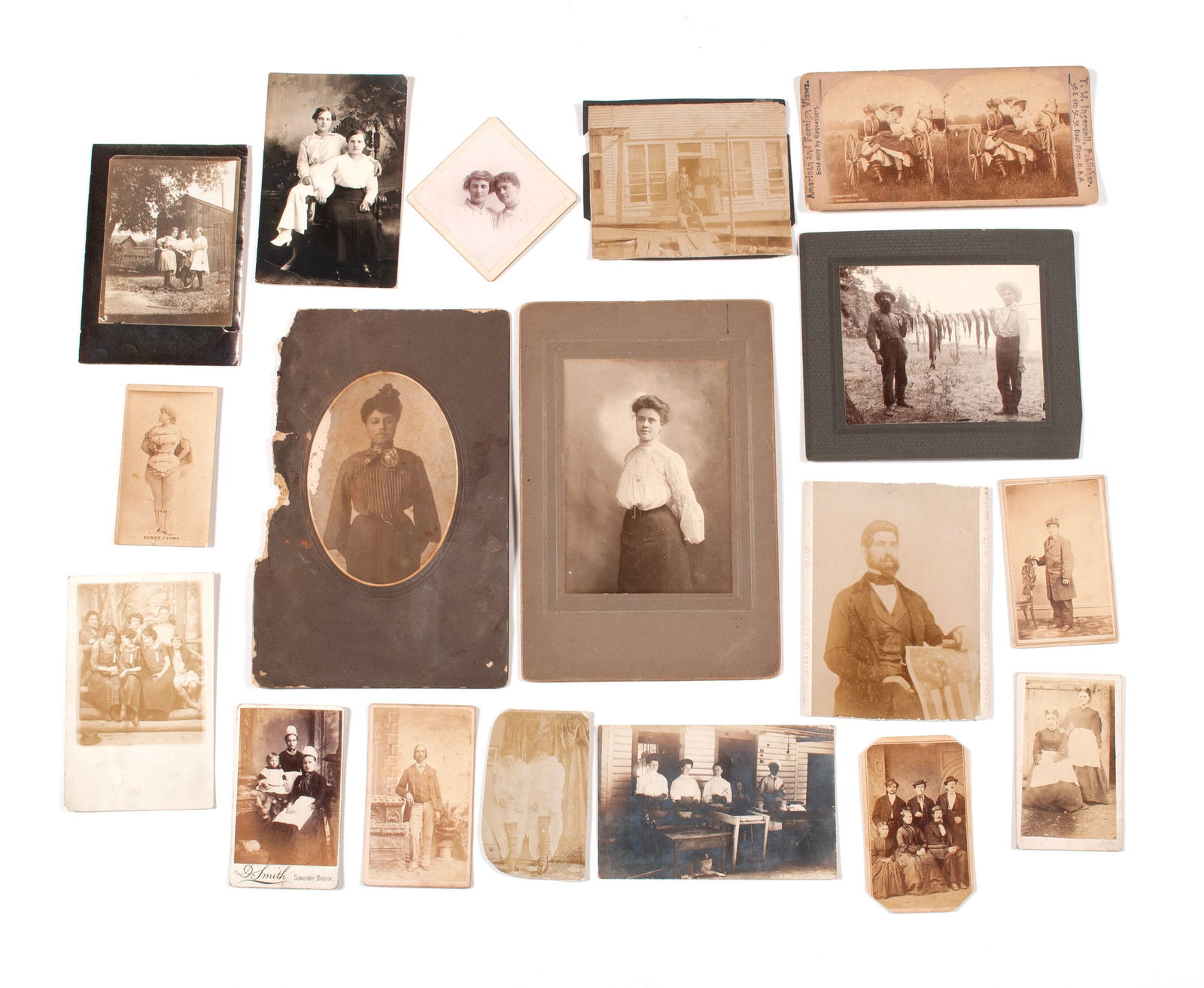 COLLECTION OF EIGHTEEN ANTIQUE PHOTOGRAPHS (1 of 6)