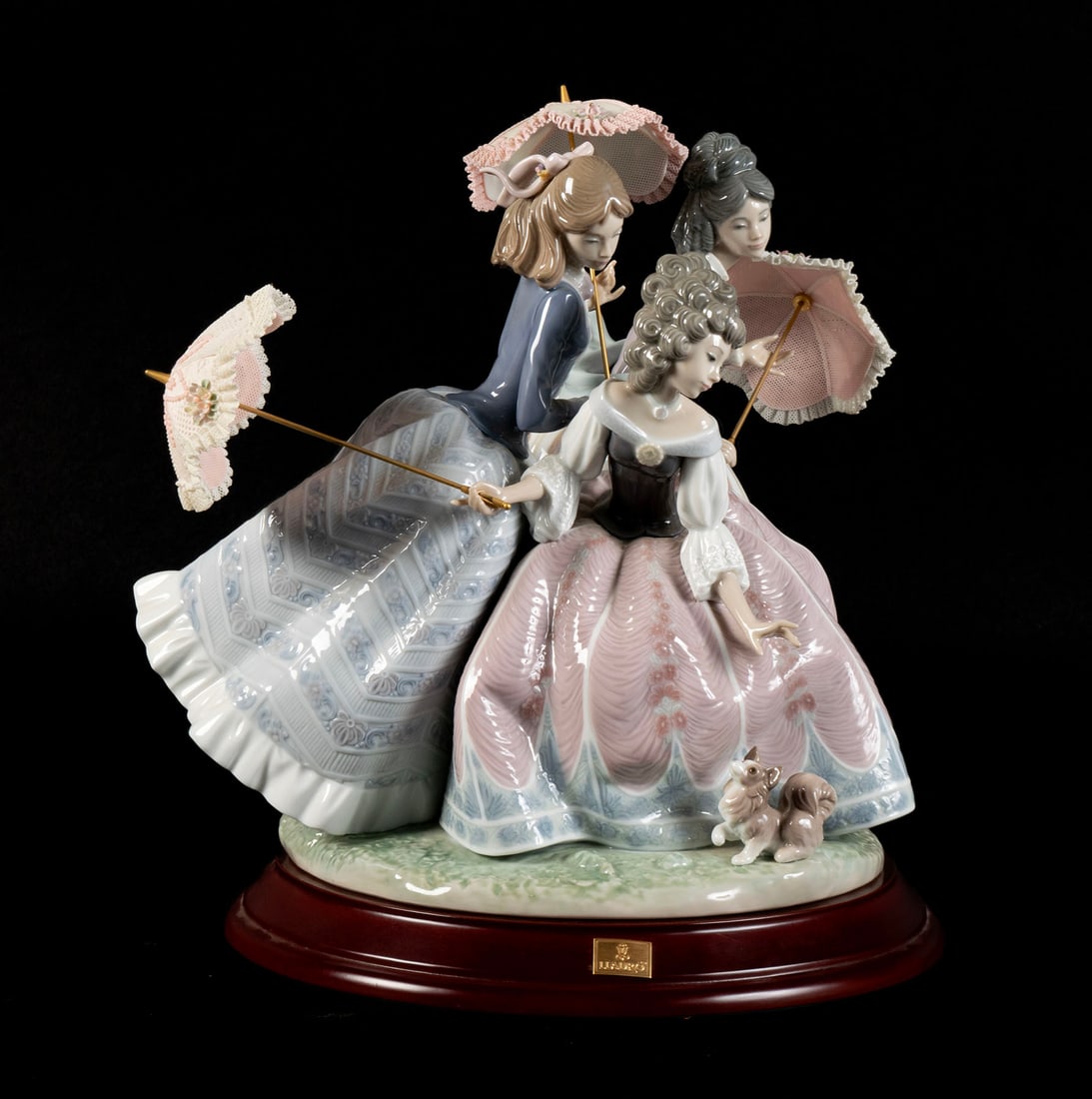 LLADRO  PORCELAIN FIGURAL GROUP (1 of 16)