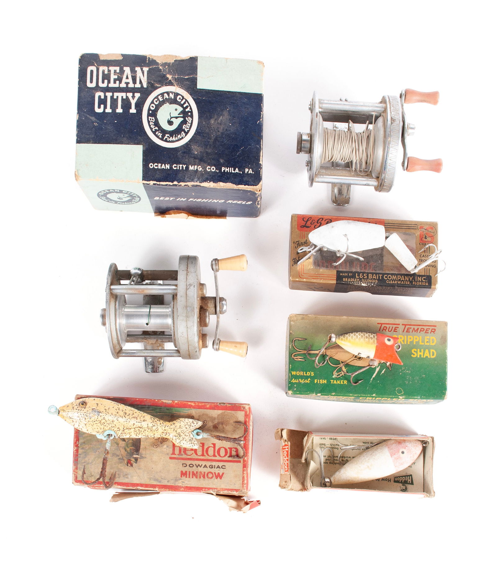 SIX PIECES OF VINTAGE FISHING EQUIPMENT (1 of 8)