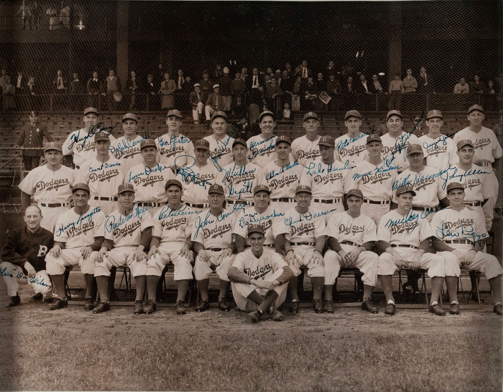 AUTOGRAPHED 1941 NATIONAL LEAGUE BASEBALL PENANT WINNING BROOKLYN DODGERS TEAM PHOTOGRAPH (1 of 7)