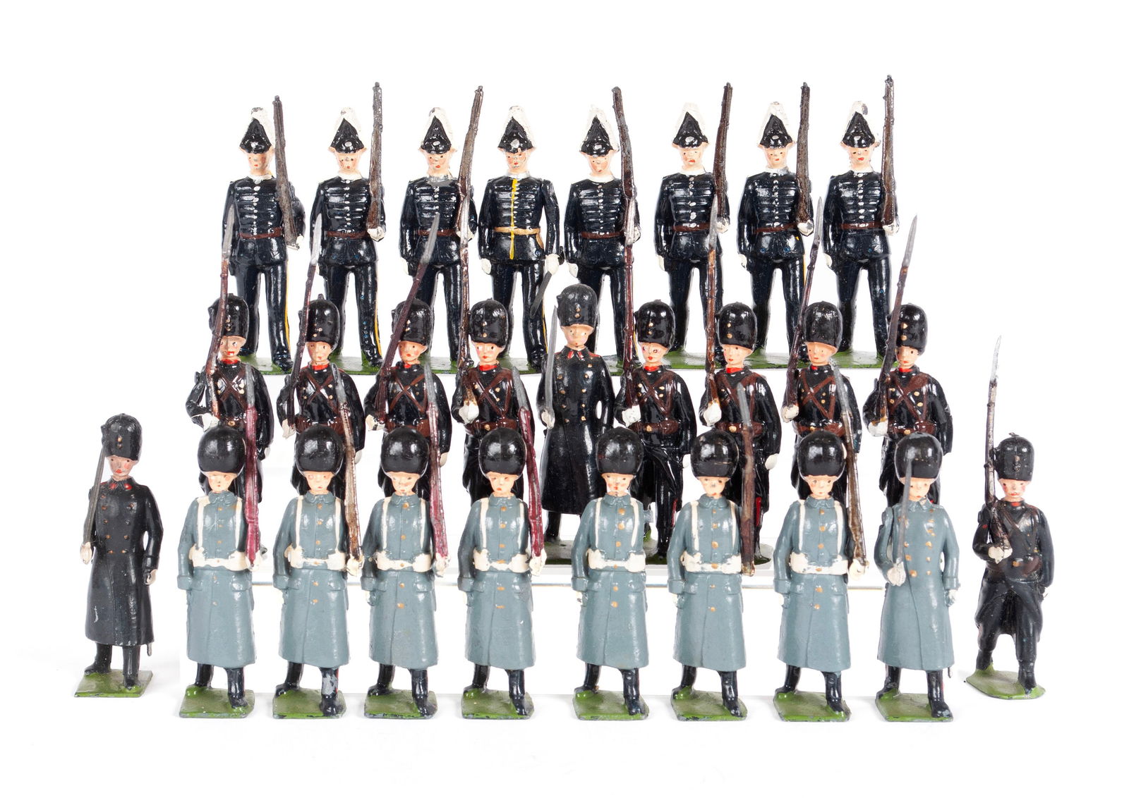 COLLECTION OF BRITAINS LEAD TOY SOLDIERS (1 of 9)