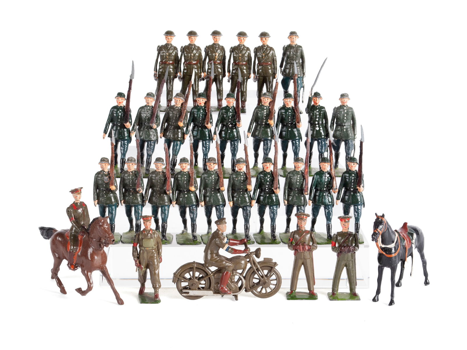COLLECTION OF BRITAINS LEAD TOY SOLDIERS (1 of 8)