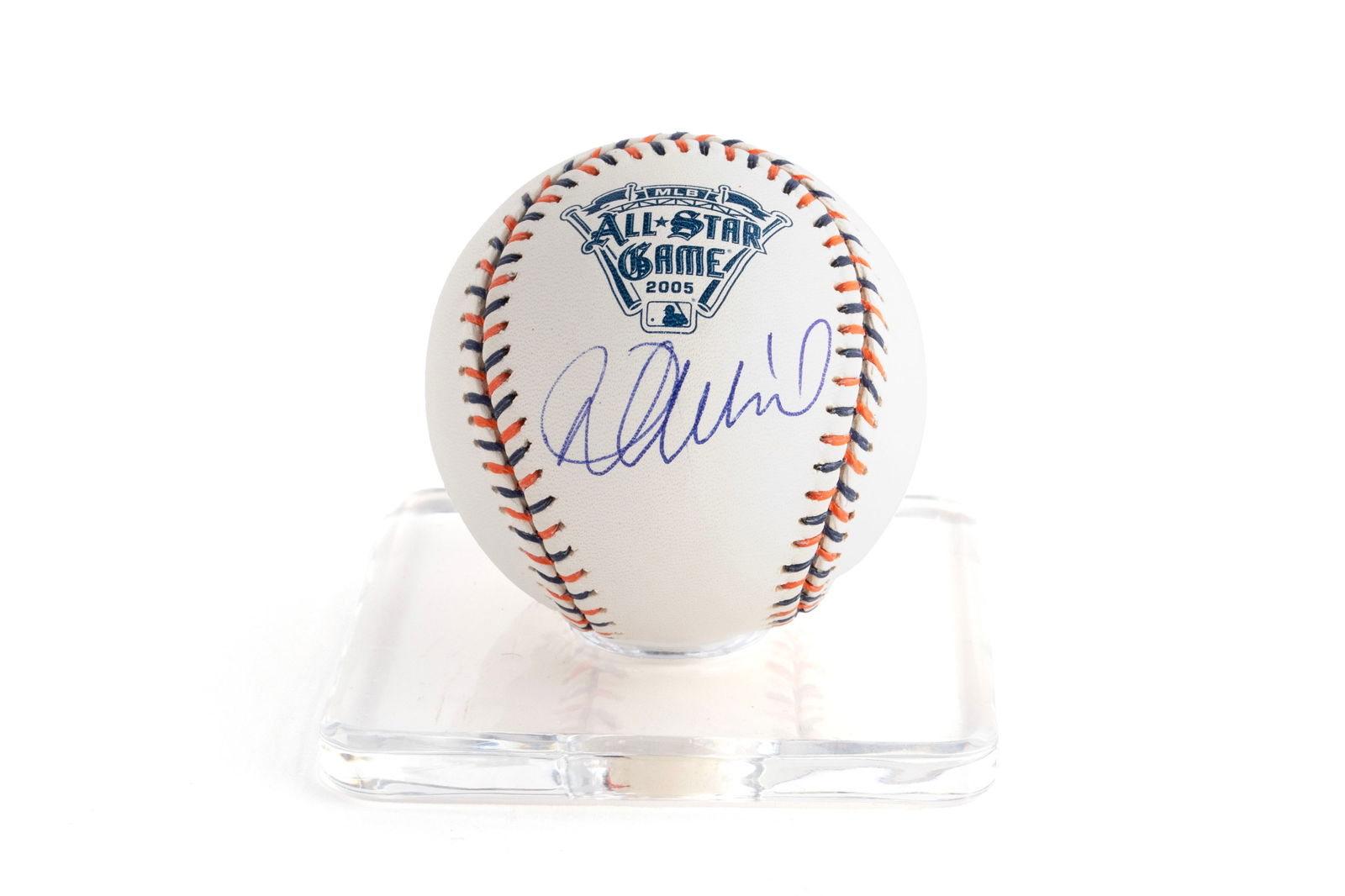 ICHIRO SUZUKI AUTOGRAPHED BASEBALL (1 of 9)