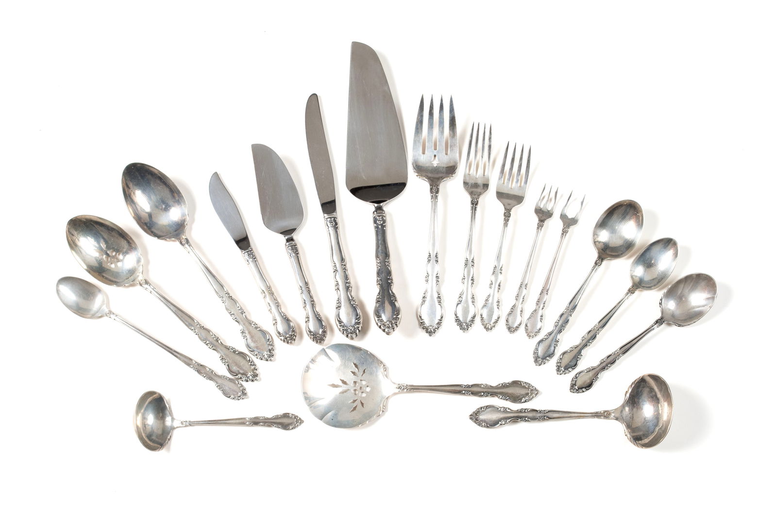 STERLING SILVER ONEIDA HEIRLOOM "GRANDEUR" FLATWARE DINNER SERVICE FOR TWELVE (1 of 6)