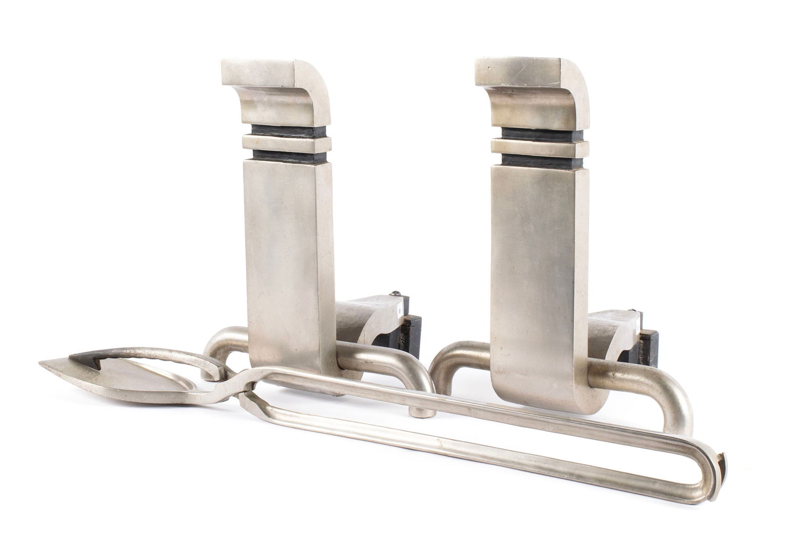 PAIR OF MODERNIST ANDIRONS AND TONGS BY WAH CHANG (1917-2003) (1 of 8)