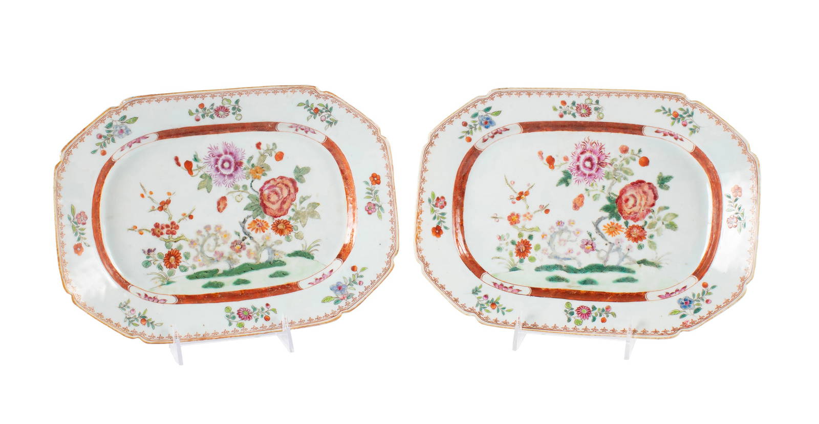 PAIR OF CHINESE EXPORT FAMILLE ROSE SERVING DISHES