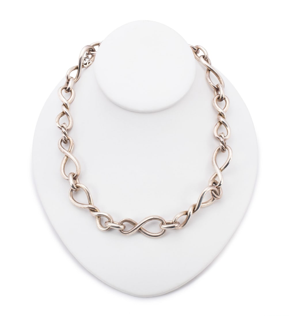 DAVID YURMAN 'CONTINUANCE' STERLING NECKLACE: DAVID YURMAN 'CONTINUANCE' STERLING NECKLACE A sterling silver continuance link necklace, hallmarked. With original pouch. 18 1/2 in. (47 cm.); 126 grams
