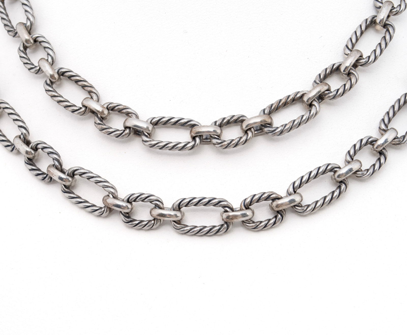 DAVID YURMAN 'MADISON' CHAIN NECKLACE: DAVID YURMAN 'MADISON' CHAIN NECKLACE Sterling silver long chain necklace alternating cable and polished links with toggle clasp, hallmarked. 35 1/4 in. (89.5 cm.); 102 grams