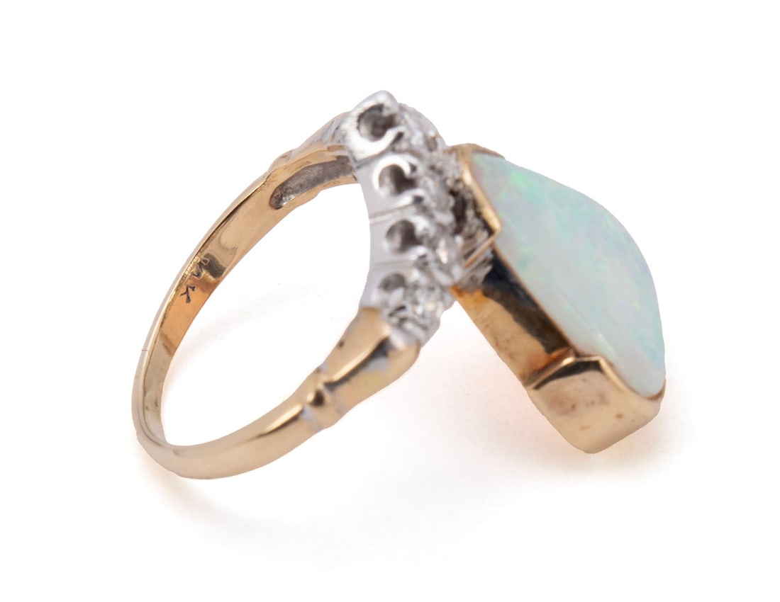 OPAL & DIAMOND GOLD RING - 8
