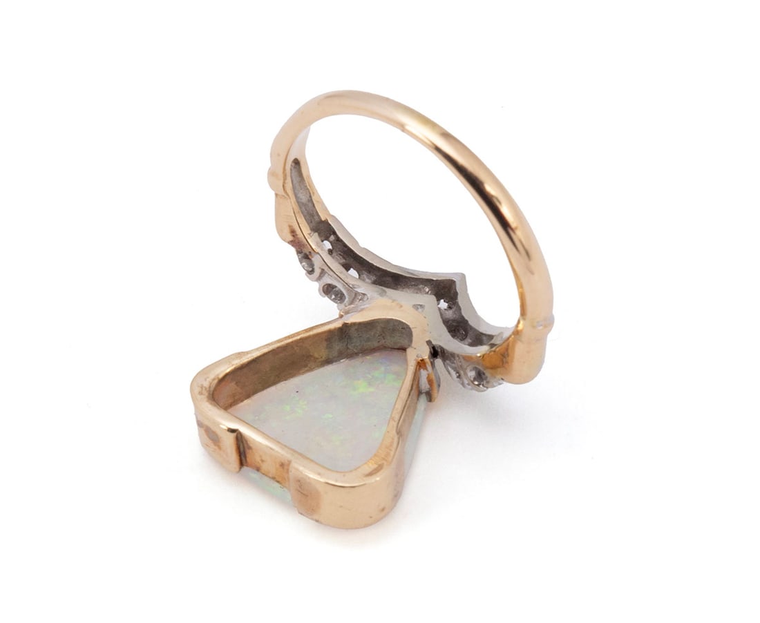 OPAL & DIAMOND GOLD RING - 9
